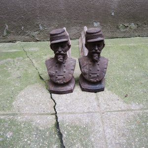 Anciens Chenets en Fonte Militaire