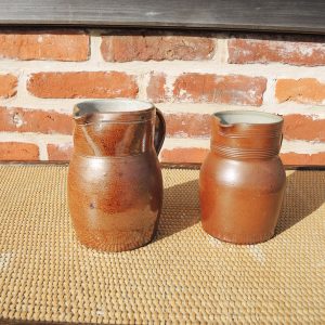 2 Anciens Pichets en Grès H 15 & 16,5 cm