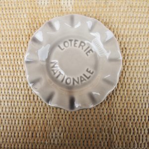 Ancien Cendrier Publicitaire en Céramique Grise Loterie Nationale