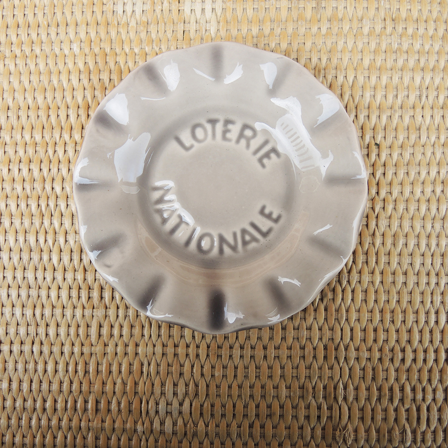 cendrier-ceramique-grise-vintage Ancien Cendrier Publicitaire en Céramique Grise Loterie Nationale