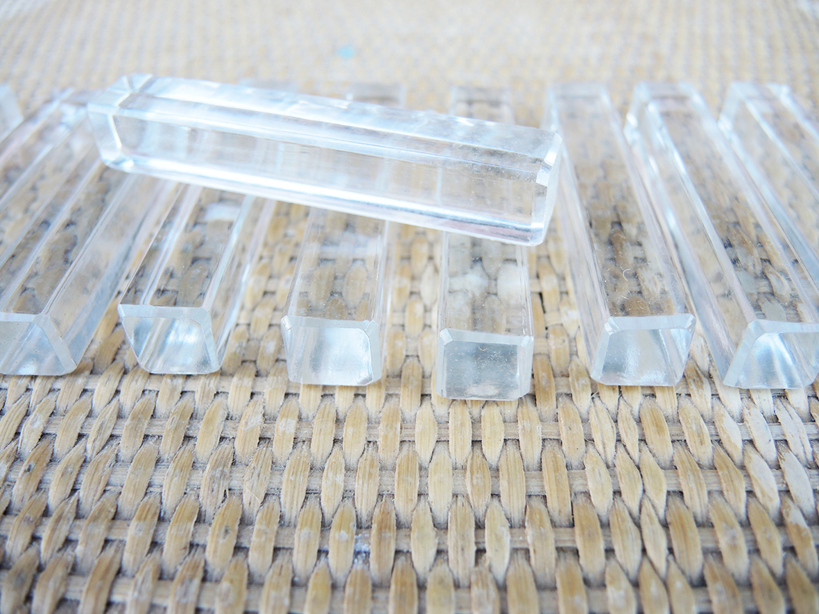 porrte-couteaux-cristal-vintage 11 Anciens Porte-Couteaux Rectangulaires en Cristal Transparent