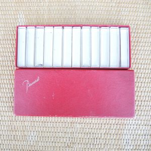 12 Anciens Porte Couteaux en Cristal Baccarat