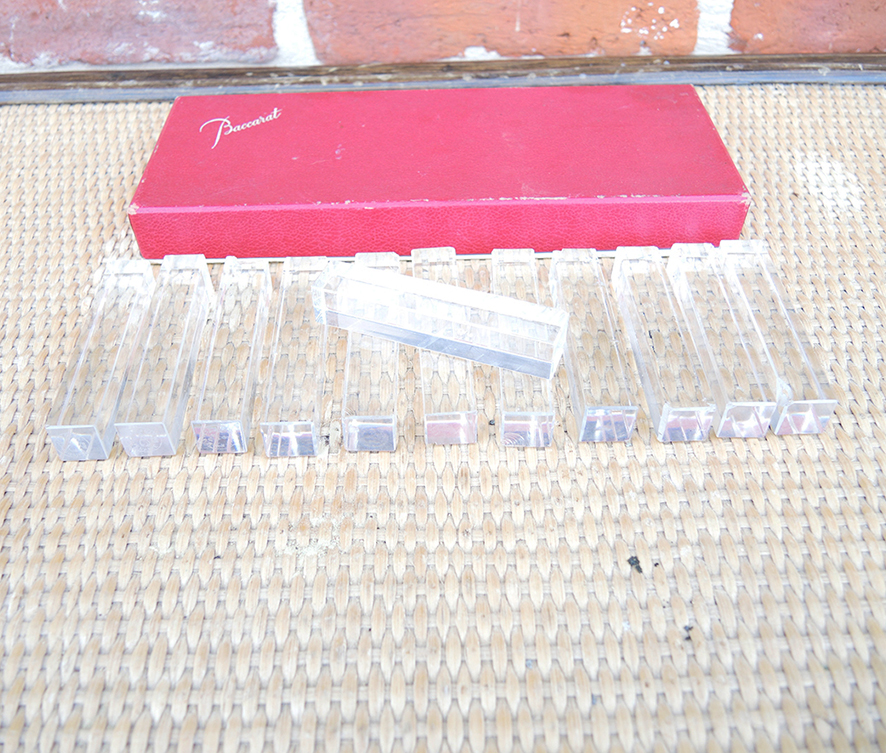 12 Anciens Porte Couteaux en Cristal Baccarat (2)
