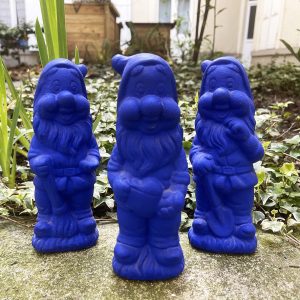 3 Anciennes Nains de Jardin en Terre Cuite Peinte Bleu Klein