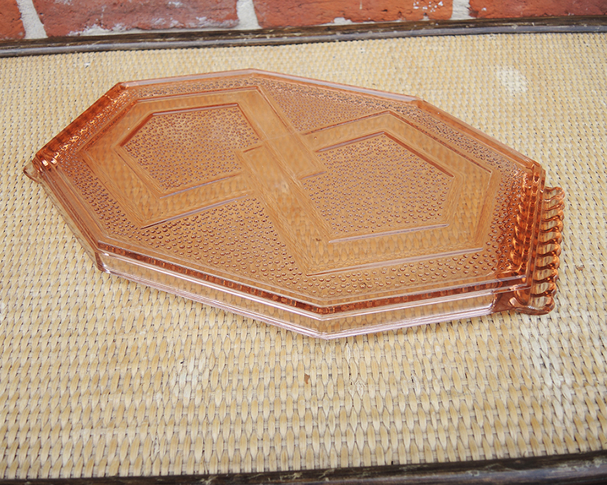 Ancien Plateau en Verre Moulé Rose Art Déco – Image 2