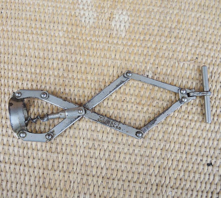 tiire-bouchon-metal-vintage Ancien Tire-Bouchon en Métal Perfect