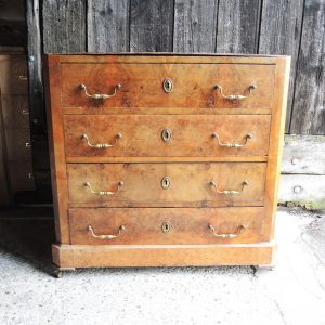Ancienne Commode 4-Tiroirs en Bois sur Roulettes