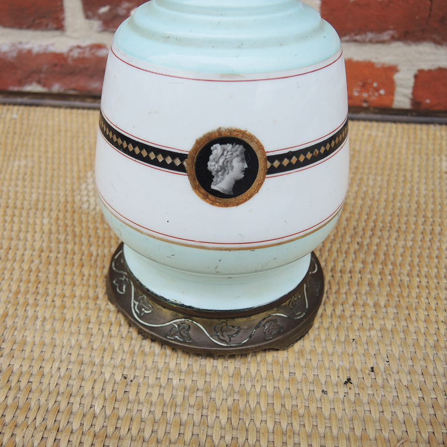 Ancienne Lampe à Pétrole Matador en Céramique, Laiton et Verre (5)