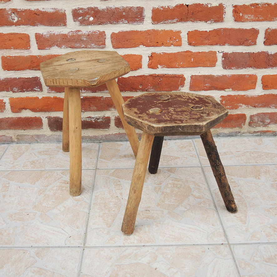 2 Anciens Tabourets de Traite Hexagonaux en Bois Massif (2)