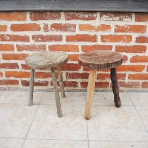 2 Anciens Tabourets de Traite Ronds en Bois Massif