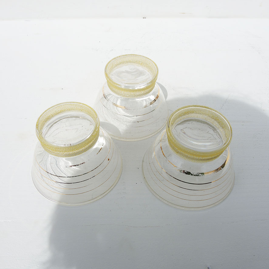 3 Anciennes Coupes en Verre 'Granité' Jaune (1)