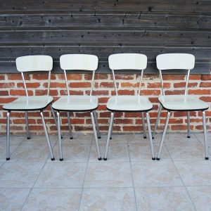 4 Anciennes Chaises en Formica Ecru