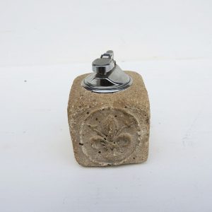Ancien Briquet de Table en Pierre Décor Fleur de Lys