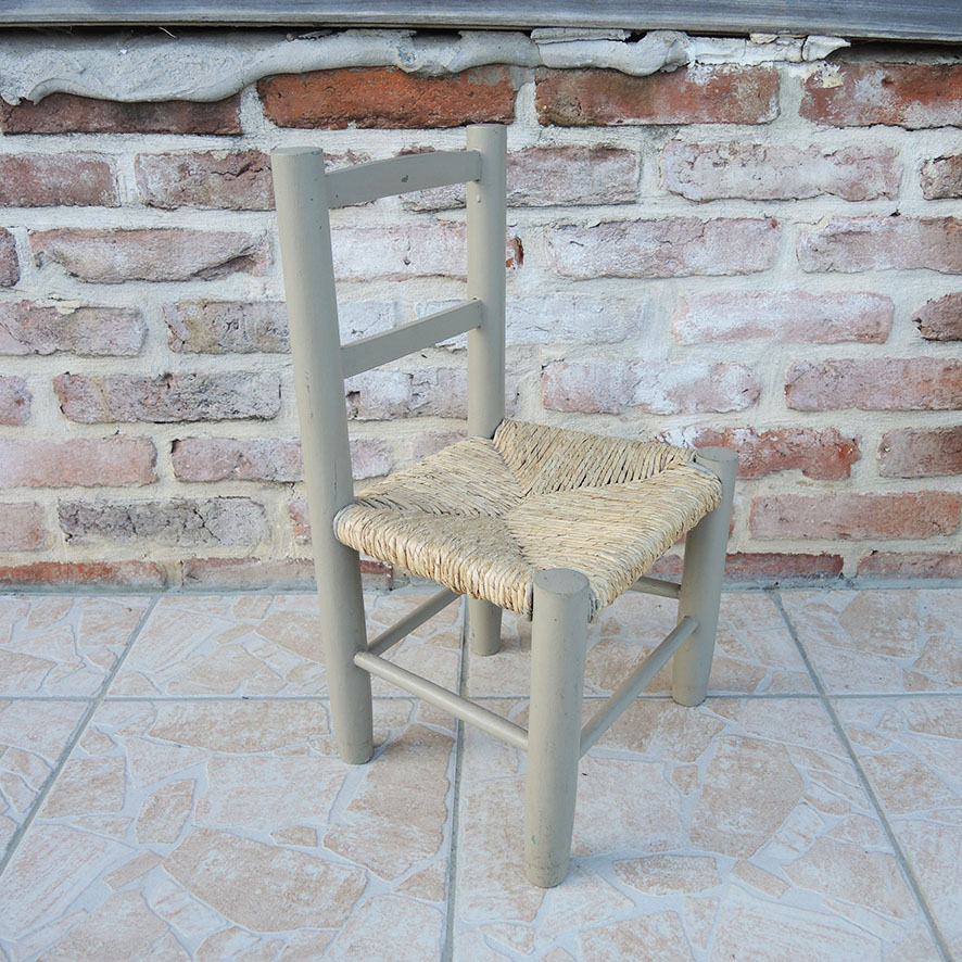 Ancienne Chaise Pour Enfant en Bois Peint & Paille (3)