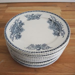 14 Anciennes Assiettes Plates Terre de Fer Auguste