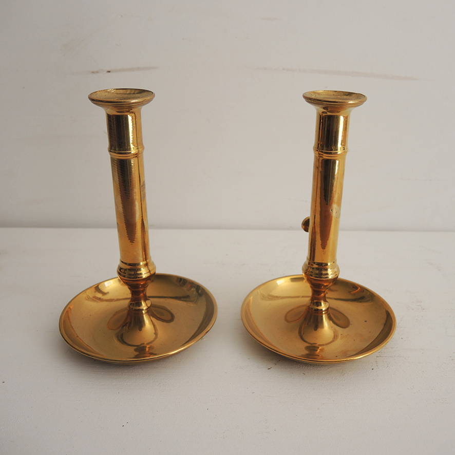 2 Anciens Bougeoirs Poussoir en Laiton - Image 2