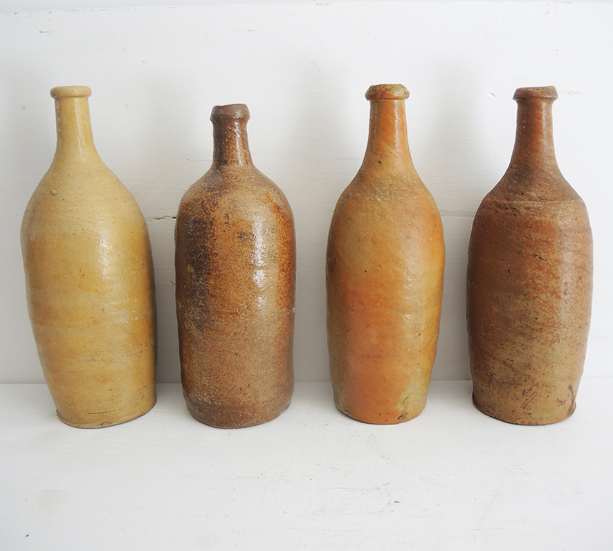 4 Anciennes Bouteilles en Grès – Image 2