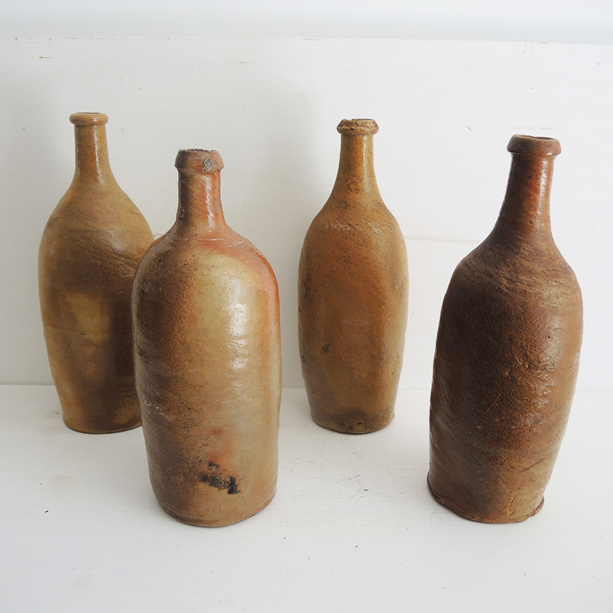 4 Anciennes Bouteilles en Grès – Image 3