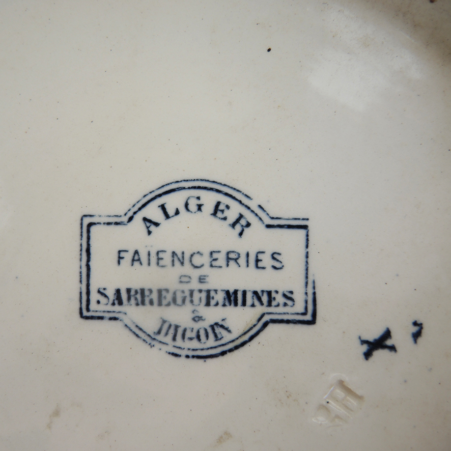 Ancien Plat à Tarte sur Pied en Céramique Sarreguemines - Alger - Image 4