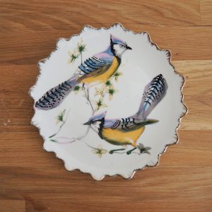 Ancienne Assiette en Céramique Peinte Main Geais Bleus