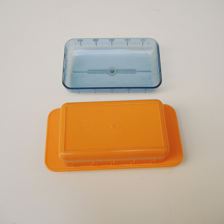 Ancien Beurrier en Plastique Bouton d'Or Deux Ailes – Image 2