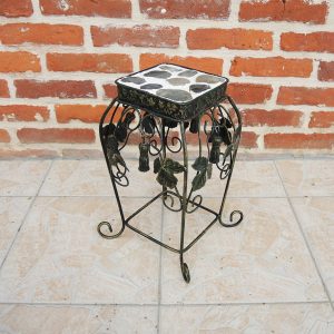 Ancien Porte Plante en Fer Forgé avec Galets