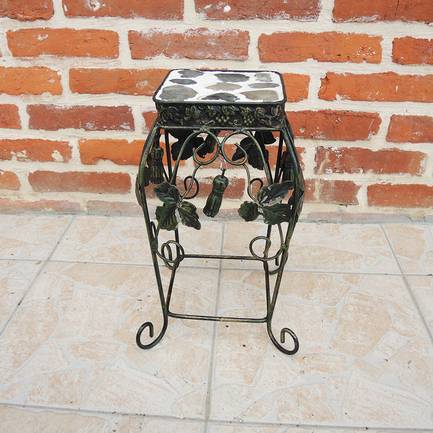 Ancien Porte Plante en Fer Forgé avec Galets - Image 2