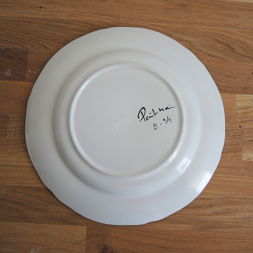 Ancienne Assiette en Céramique Peinte Main : 2 Oiseaux sur Barrière – Image 3