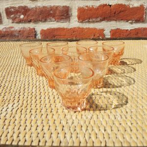 10 Anciens Verres Digestif en Verre Rose