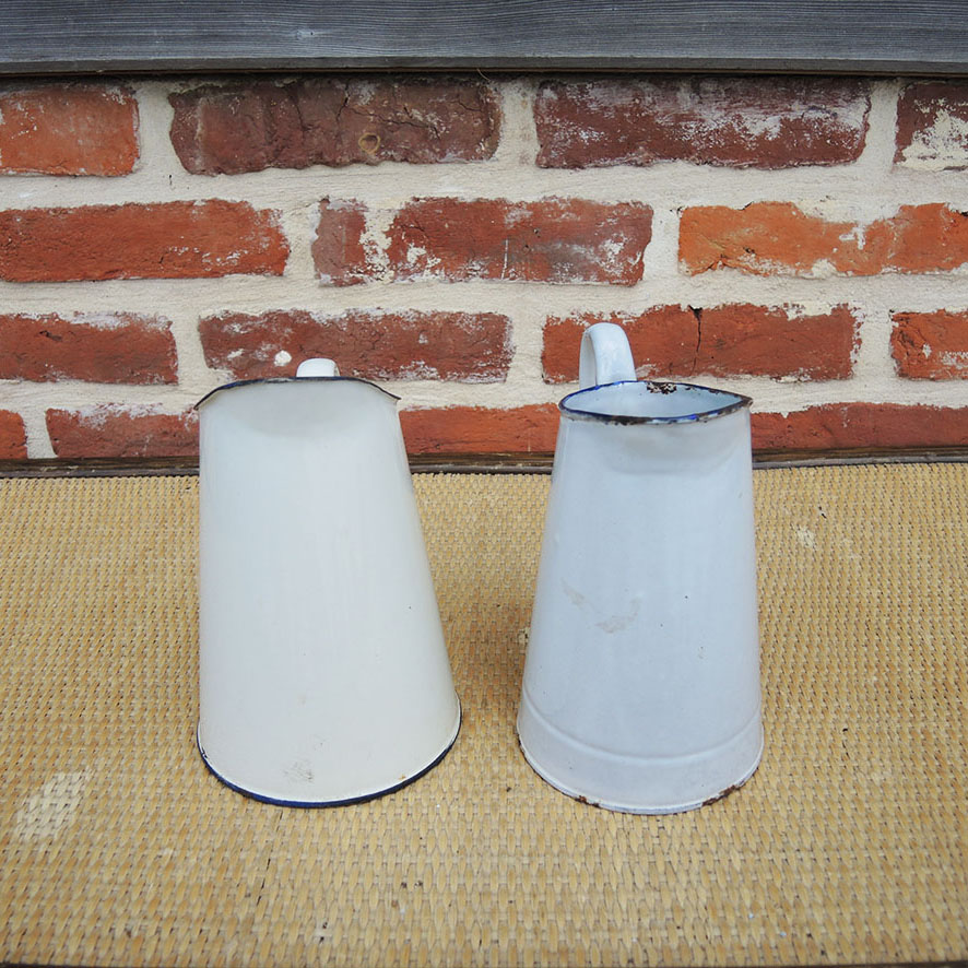 2 Anciens Pichets en Tôle Emaillée - Image 3