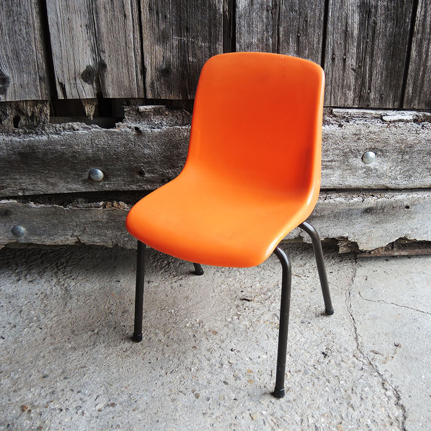 5 Anciennes Chaises Pour Enfant en Plastique Moulé Orange - Image 9