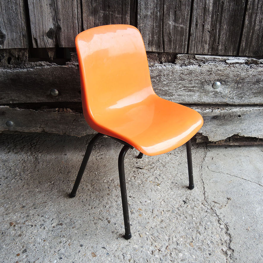 5 Anciennes Chaises Pour Enfant en Plastique Moulé Orange - Image 8