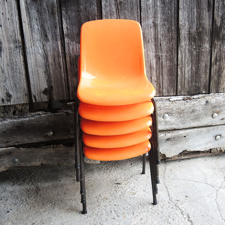 5 Anciennes Chaises Pour Enfant en Plastique Moulé Orange - Image 3
