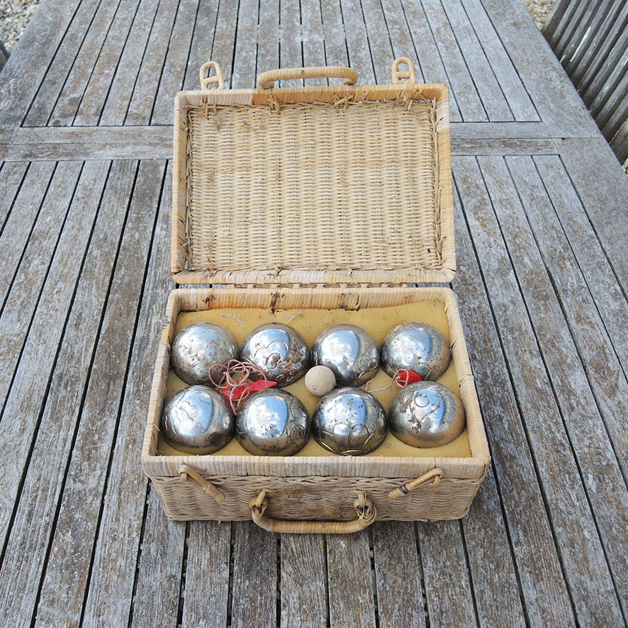 Ancien Coffret en Osier avec 8 Boules de Pétanque