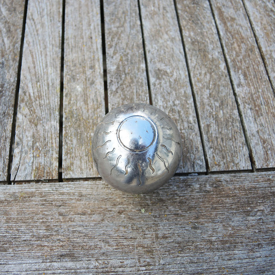 Ancien Coffret en Osier avec 8 Boules de Pétanque – Image 6