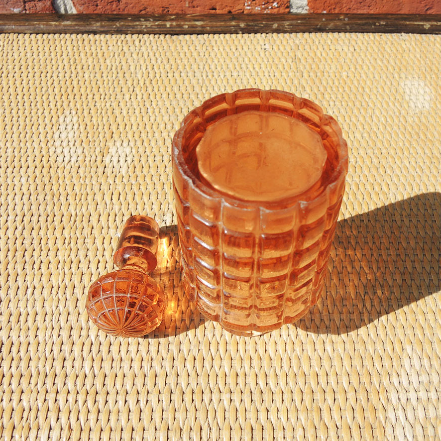 Ancien Flacon de Toilette en Verre Moulé Rose – Image 2