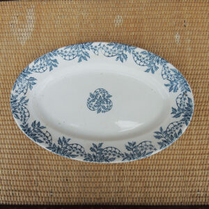 Ancien Plat Ovale en Terre de Fer
