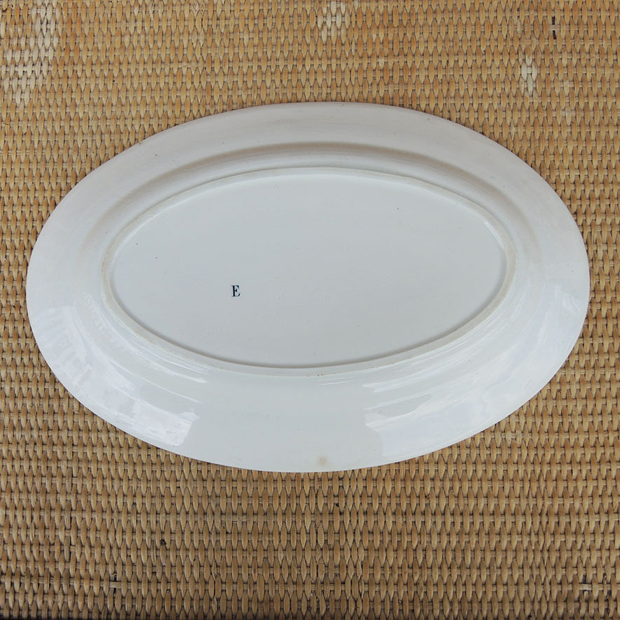 Ancien Plat Ovale en Terre de Fer - Image 2