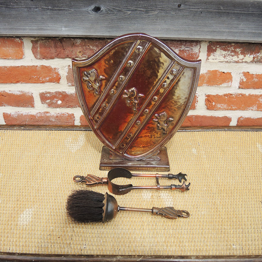 Ancien Serviteur de Cheminée Bouclier avec 2 Outils - Image 2