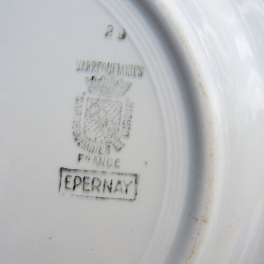 Ancienne Assiette Plate en Céramique de Sarreguemines - Décor Epernay - Image 4