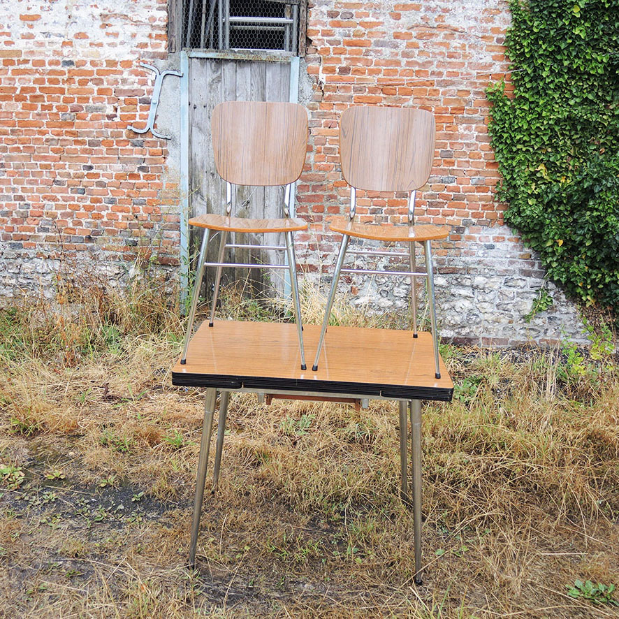 Ensemble en Formica Effet Bois : Une Table Extensible & 2 Chaises - Image 3