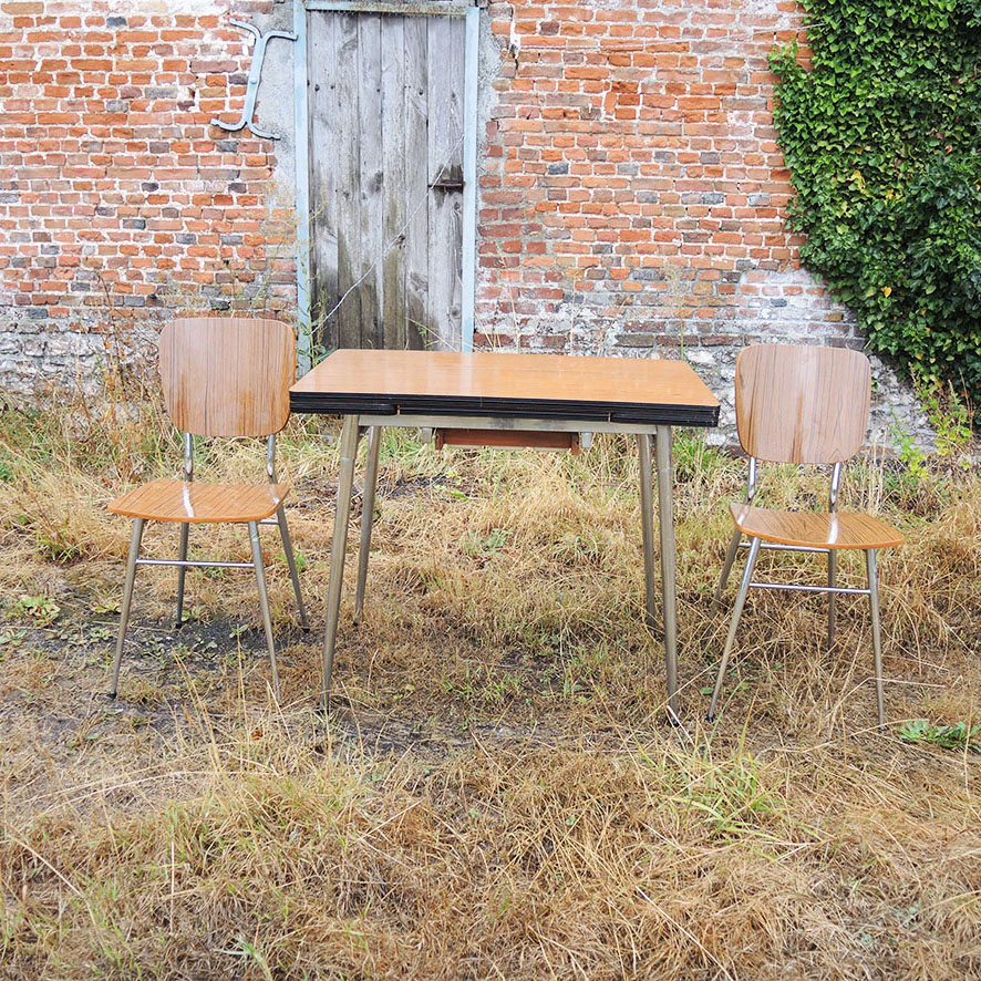 Ensemble en Formica Effet Bois : Une Table Extensible & 2 Chaises